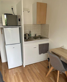 
                                                                                        Location
                                                                                         Studio 12m2 métro Pont de Neuilly