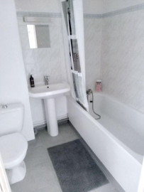 
                                                                                        Location
                                                                                         Studio 18m² + balcon