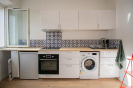 
                                                                                        Location
                                                                                         Studio 20 m² - vue exceptionnelle sur Notre-Dame