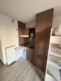 
                                                                                        Location
                                                                                         Studio 20m² dans résidence étudiante récente