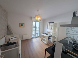 
                                                                                        Location
                                                                                         Studio 22m2 GrandThéâtre proche tram, baignoire