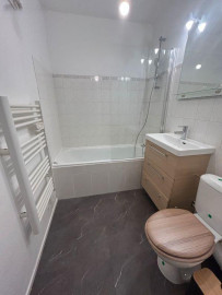 
                                                                                        Location
                                                                                         Studio 25m² meublé et rénové (avec parking)