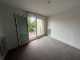 
                                                                                        Location
                                                                                         Studio 28m² avec balcon