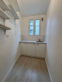 
                                                                                        Location
                                                                                         Studio 28m2
