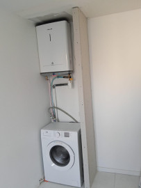 
                                                                                        Location
                                                                                         Studio-2pieces refait à neuf