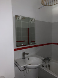 
                                                                                        Location
                                                                                         STUDIO 32 m² garage centre-ville d'Arles arènes.