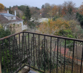 
                                                                                        Location
                                                                                         Studio 32 m2 avec balcon sans vis-à-vis
