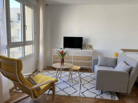 
                                                                                        Location
                                                                                         Studio 35 m² lumineux bien desservi