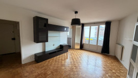 
                                                                                        Location
                                                                                         Studio 35m2 - cuisine équipée & balcon - Paris 13