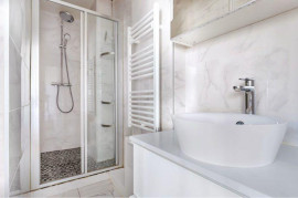 
                                                                                        Location
                                                                                         Studio 35m2 refait à neuf