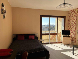 
                                                                                        Location
                                                                                         Studio 38m2 meublé + cellier Tivoli