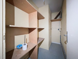 
                                                                                        Location
                                                                                         Studio 