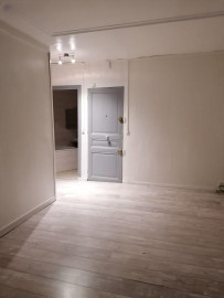 
                                                                                        Location
                                                                                         Studio 75018