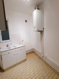 
                                                                                        Location
                                                                                         Studio 75018