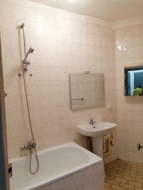 
                                                                                        Location
                                                                                         Studio 75018