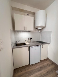 
                                                                                        Location
                                                                                         Studio à louer - Écusson Nîmes