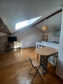 
                                                                                        Location
                                                                                         Studio atypique