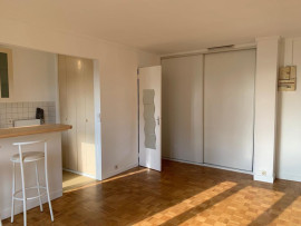 
                                                                                        Location
                                                                                         Studio  au calme proche commodités et commerces.