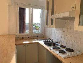 
                                                                                        Location
                                                                                         Studio  au calme proche commodités et commerces.