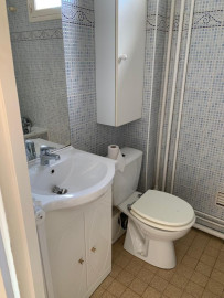 
                                                                                        Location
                                                                                         Studio  au calme proche commodités et commerces.