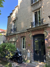 
                                                                                        Location
                                                                                         Studio au calme refait à neuf à 1 mn station RER A