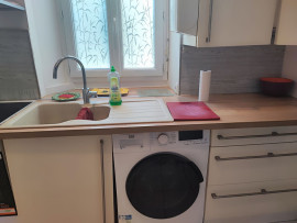 
                                                                                        Location
                                                                                         Studio avec électricité. eau . Internet. Charges.
