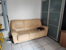 
                                                                                        Location
                                                                                         Studio avec électricité. eau . Internet. Charges.