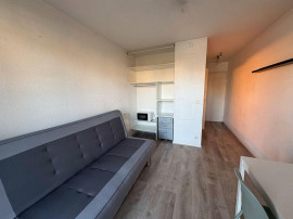 
                                                                                        Location
                                                                                         Studio Avenue Jeanne D'arc avec grand terrasse