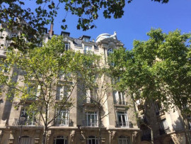 
                                                                                        Location
                                                                                         Studio Bauhaus Paris Etoile 17m2 - 4m sous plafond