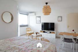 
                                                                                        Location
                                                                                         Studio Belle Ile 2