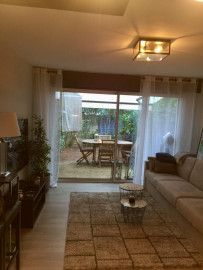 
                                                                                        Location
                                                                                         Studio Bordeaux