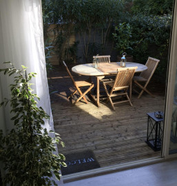 
                                                                                        Location
                                                                                         Studio Bordeaux