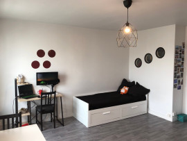 Location
Studio calme au 6ᵉ étage, 2 ascenseurs – 10 min à pied du métro Mairie de Montrouge (ligne 4), 20 min de Paris centre (loyer tout inclus)
