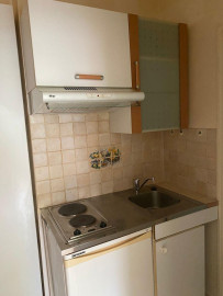 
                                                                                        Location
                                                                                         Studio confortable dans quartier calme