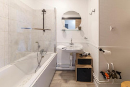 
                                                                                        Location
                                                                                         Studio cosy et confortable