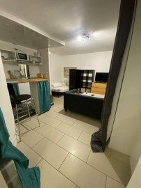 
                                                                                        Location
                                                                                         Studio dans maison de ville