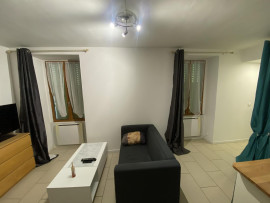 
                                                                                        Location
                                                                                         Studio dans maison de ville