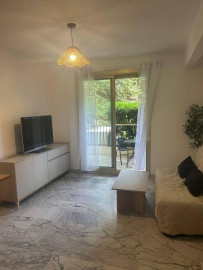 
                                                                                        Location
                                                                                         Studio de 24m2 avec 20m2 de terrasse bail étudiant