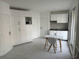
                                                                                        Location
                                                                                         Studio de 25m² avec balcon, calme et très lumineux