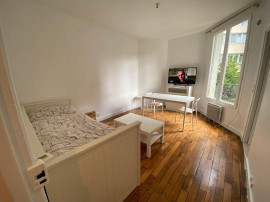 
                                                                                        Location
                                                                                         Studio de 28m² au calme absolu