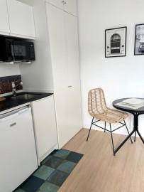 Location
STUDIO DE CHARME PROCHE PLACE VENDOME (loyer tout inclus)