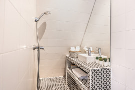 Location
Studio de prestige au coeur de Paris (loyer tout inclus)