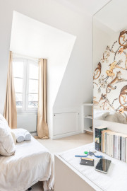 Location
Studio de prestige au coeur de Paris (loyer tout inclus)