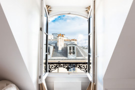 Location
Studio de prestige au coeur de Paris (loyer tout inclus)