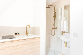 Location
Studio de prestige au coeur de Paris (loyer tout inclus)