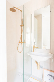Location
Studio de prestige au coeur de Paris (loyer tout inclus)