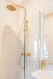 Location
Studio de prestige au coeur de Paris (loyer tout inclus)