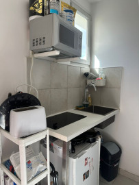 
                                                                                        Location
                                                                                         Studio dernier étage, vue imprenable