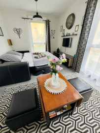 
                                                                                        Location
                                                                                         Studio en face de la Faculté de Droit d’Aix-en-Pce