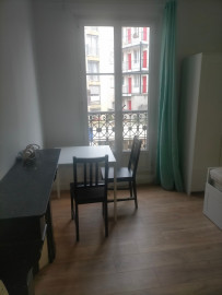 Location
studio en parfait état très bien placé (loyer tout inclus)